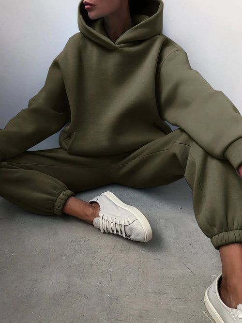 Women's Cozy Hoodie Tracksuit Set – Warm Two-Piece Sweatshirt & Jogger