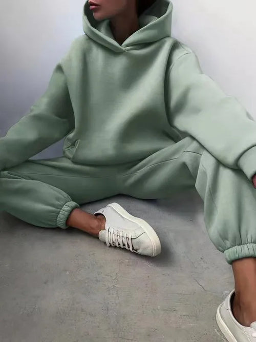 Women's Cozy Hoodie Tracksuit Set – Warm Two-Piece Sweatshirt & Jogger