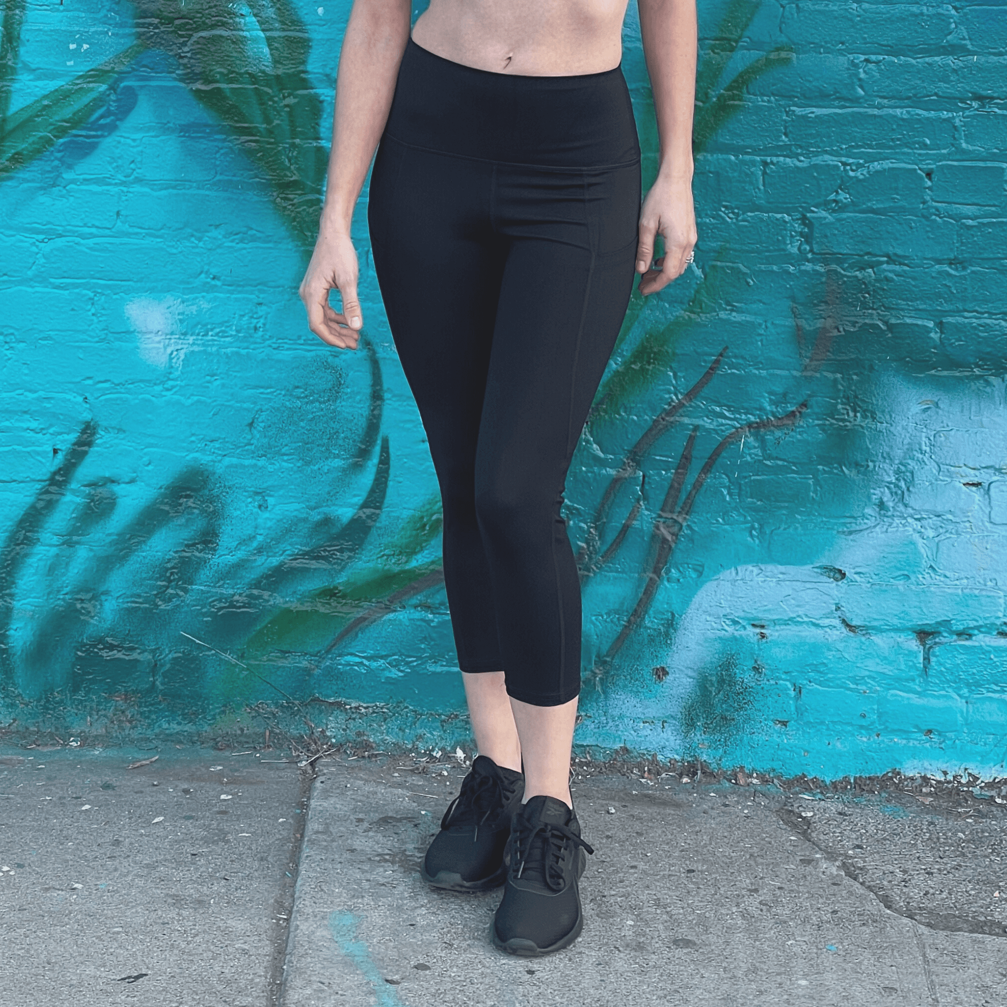 Athletic High-Waisted Capri Leggings with Hip Pockets
