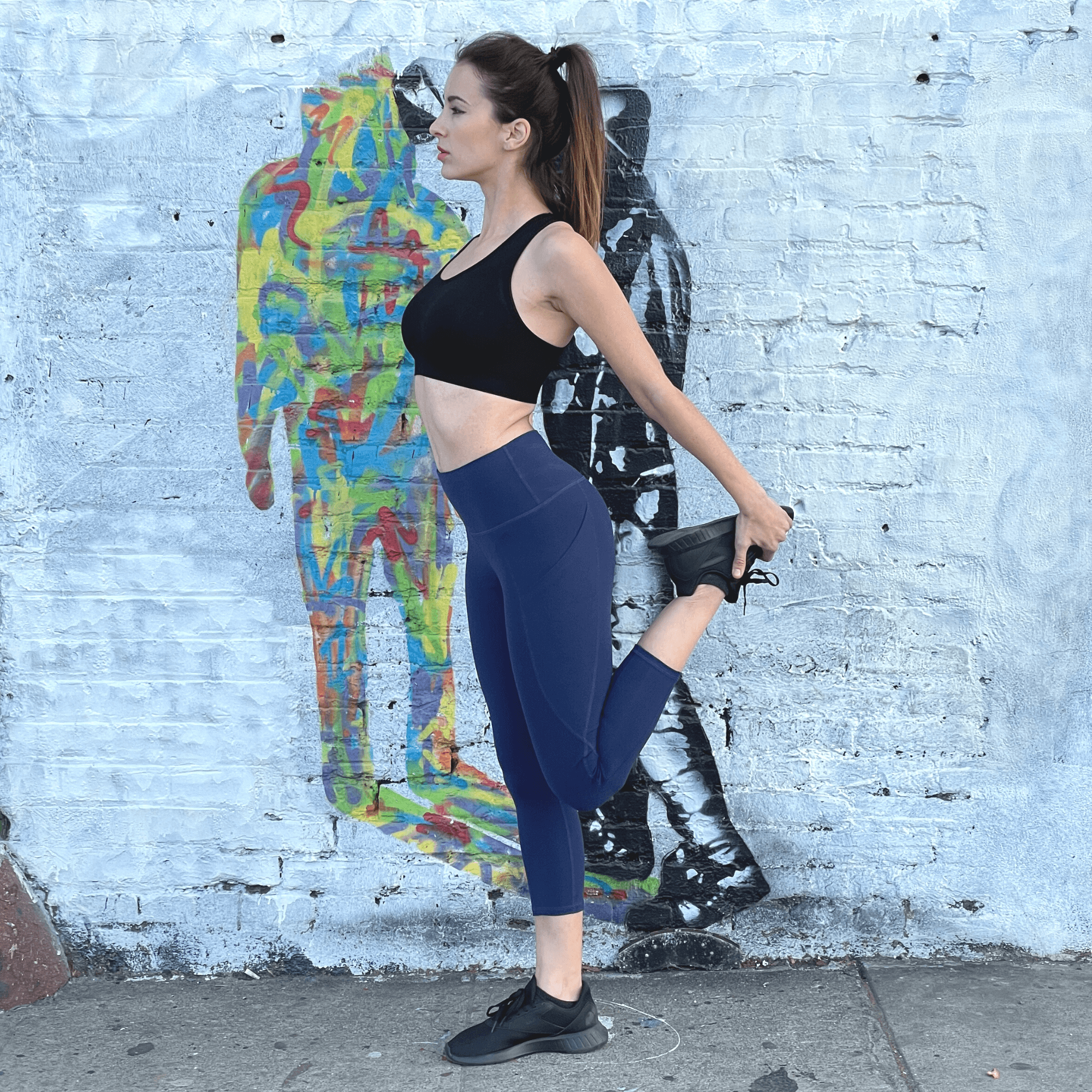 Athletic High-Waisted Capri Leggings with Hip Pockets