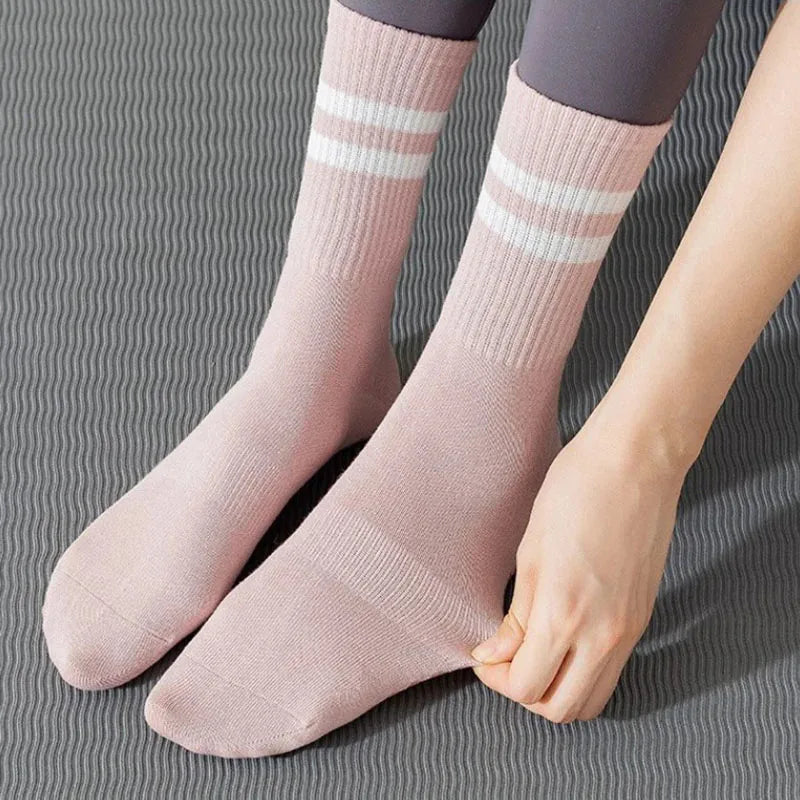Women's Non-Slip Pilates Socks with Grips 1 Pair Yoga Socks for Barre