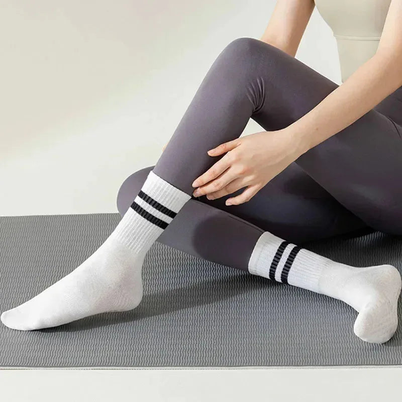 Women's Non-Slip Pilates Socks with Grips 1 Pair Yoga Socks for Barre
